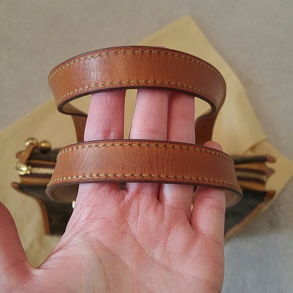 *SOLD*Authentic Louis Vuitton Popincourt Haut - Picture 4 of 8